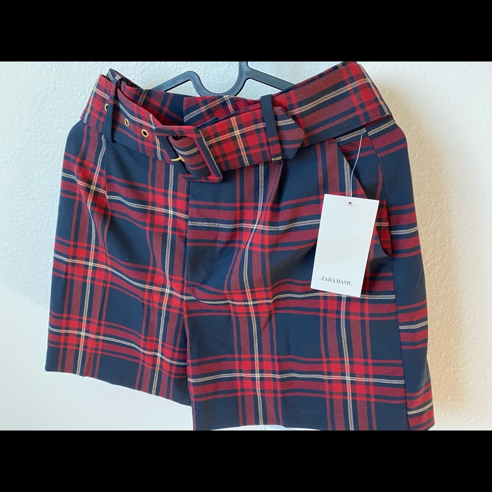 Women belted shorts